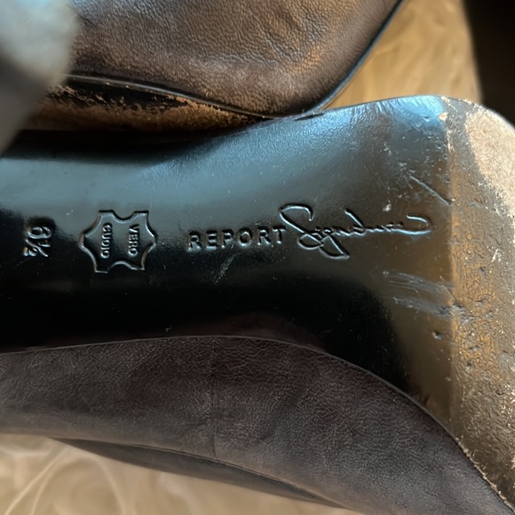 Black peep toe heels. - Picture 6 of 8